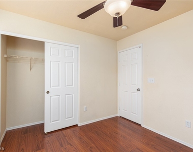 9933 Carrizo Springs Avenue - Photo Thumbnail 12