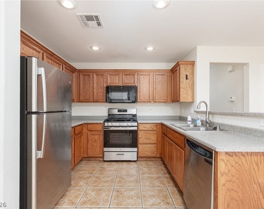 9933 Carrizo Springs Avenue - Photo Thumbnail 7