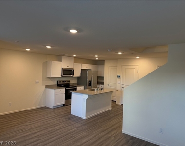 1912 Alouette Vista Street - Photo Thumbnail 9
