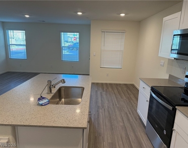 1912 Alouette Vista Street - Photo Thumbnail 13