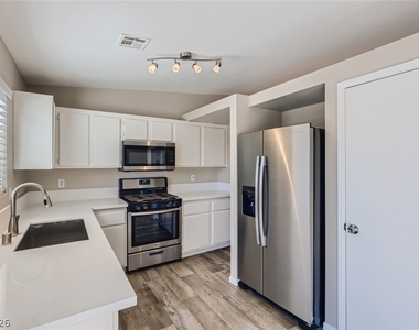 3105 Meadow Flower Avenue - Photo Thumbnail 4