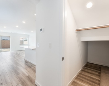 2112 Abraham Avenue - Photo Thumbnail 4