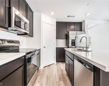 2112 Abraham Avenue - Photo Thumbnail 1