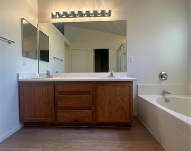 478 Painted Sage Court - Photo Thumbnail 15