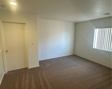 478 Painted Sage Court - Photo Thumbnail 13