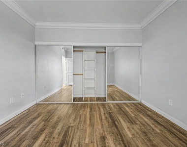 260 E Flamingo Road - Photo Thumbnail 17