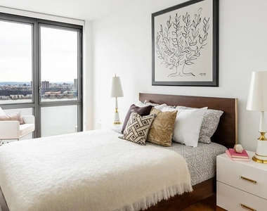 606 West 57th Street - Photo Thumbnail 4