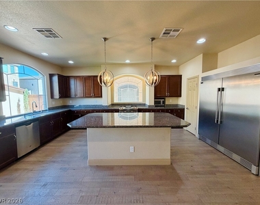 9842 Russian Hill Street - Photo Thumbnail 13