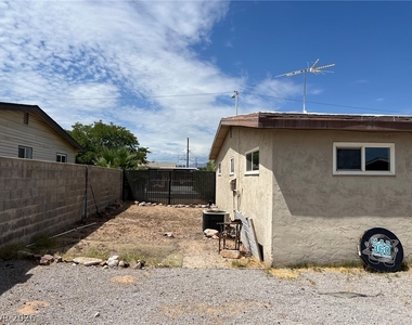 5713 Idle Avenue - Photo Thumbnail 4