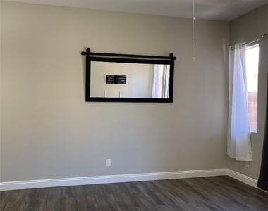 2761 Dunstan Way - Photo Thumbnail 3