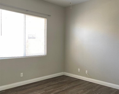 2761 Dunstan Way - Photo Thumbnail 14