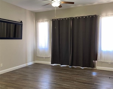 2761 Dunstan Way - Photo Thumbnail 2