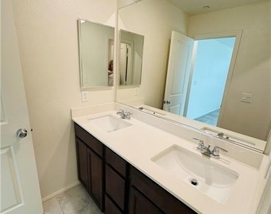 1003 Brilliant Meadow Avenue - Photo Thumbnail 12