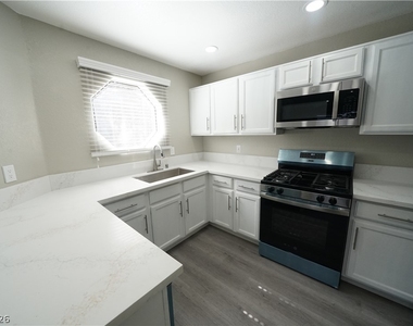 5022 S Rainbow Boulevard - Photo Thumbnail 12