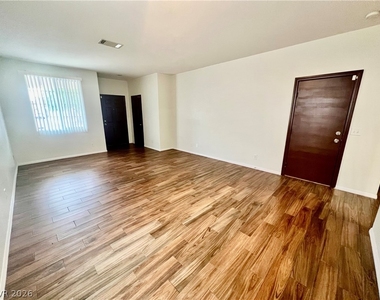 1324 Sun Village Avenue - Photo Thumbnail 5