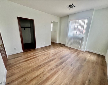 1324 Sun Village Avenue - Photo Thumbnail 17