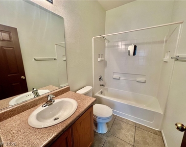1324 Sun Village Avenue - Photo Thumbnail 24