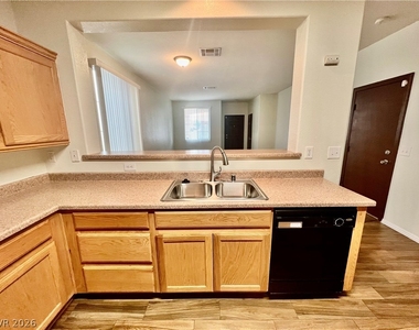 1324 Sun Village Avenue - Photo Thumbnail 10