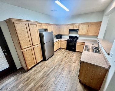 1324 Sun Village Avenue - Photo Thumbnail 13