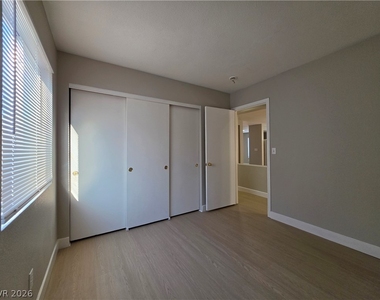 5929 Forest Creek Road - Photo Thumbnail 15