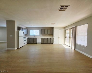 5929 Forest Creek Road - Photo Thumbnail 5