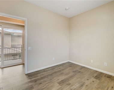 10474 Howling Coyote Avenue - Photo Thumbnail 38