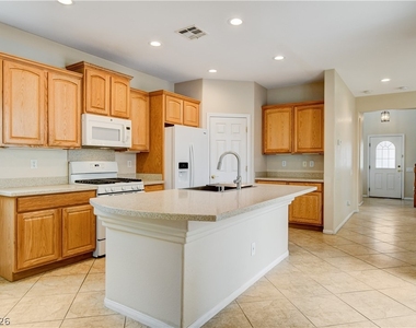 10474 Howling Coyote Avenue - Photo Thumbnail 16