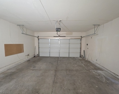 8101 Kempston Court - Photo Thumbnail 15