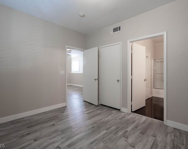 9050 W Warm Springs Road - Photo Thumbnail 16