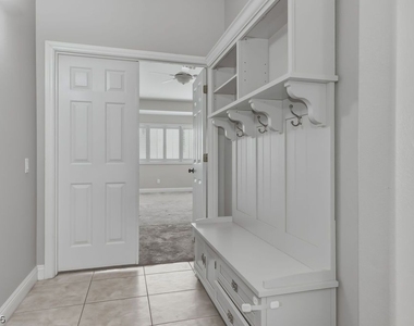 11209 Dell Cliffs Court - Photo Thumbnail 18