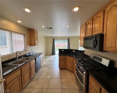 840 Percy Arms Street - Photo Thumbnail 3