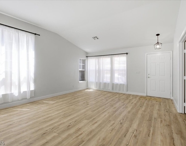 9569 Teton Diablo Avenue - Photo Thumbnail 4