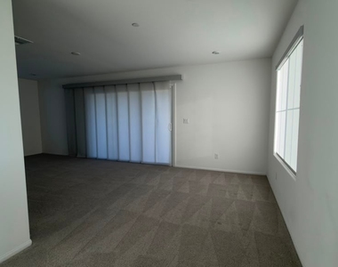 10610 Sariah Skye Avenue - Photo Thumbnail 15
