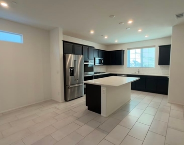 10610 Sariah Skye Avenue - Photo Thumbnail 3
