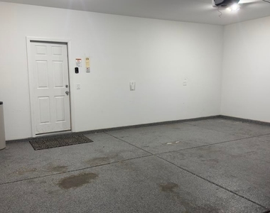 10610 Sariah Skye Avenue - Photo Thumbnail 43