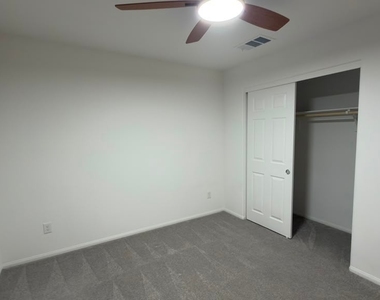 10610 Sariah Skye Avenue - Photo Thumbnail 25