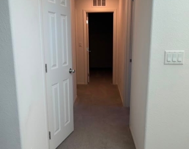 10610 Sariah Skye Avenue - Photo Thumbnail 23