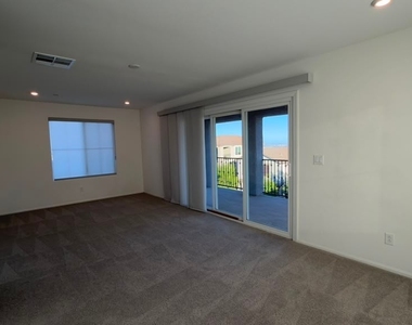 10610 Sariah Skye Avenue - Photo Thumbnail 35