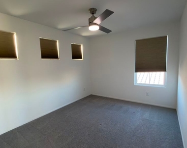 10610 Sariah Skye Avenue - Photo Thumbnail 13