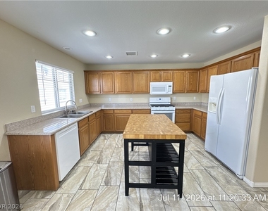 316 Fountain Crossing Lane - Photo Thumbnail 9