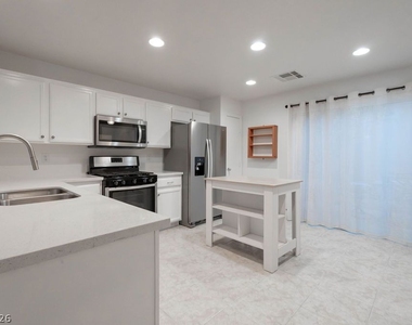 10380 Commanche Moon Avenue - Photo Thumbnail 5