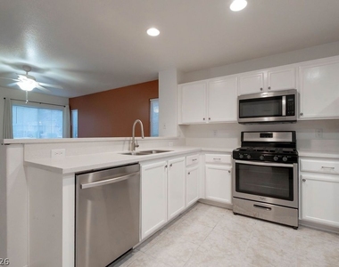 10380 Commanche Moon Avenue - Photo Thumbnail 7