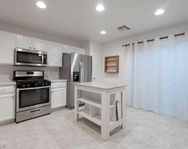 10380 Commanche Moon Avenue - Photo Thumbnail 6