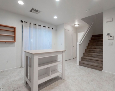 10380 Commanche Moon Avenue - Photo Thumbnail 11
