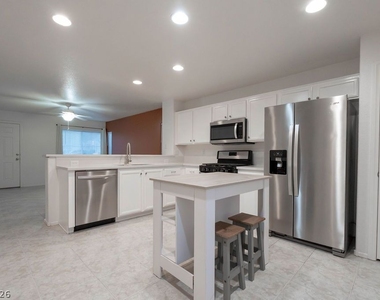 10380 Commanche Moon Avenue - Photo Thumbnail 8