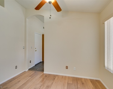 8168 W Gilmore Avenue - Photo Thumbnail 13