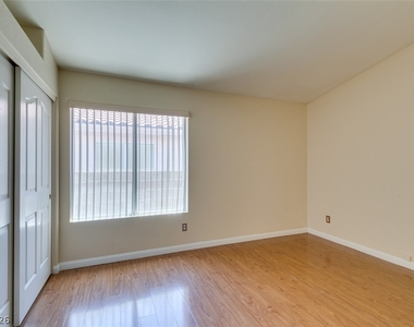 8168 W Gilmore Avenue - Photo Thumbnail 25
