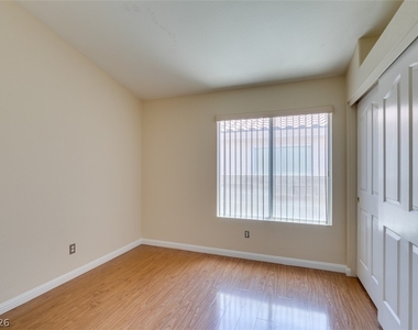 8168 W Gilmore Avenue - Photo Thumbnail 24