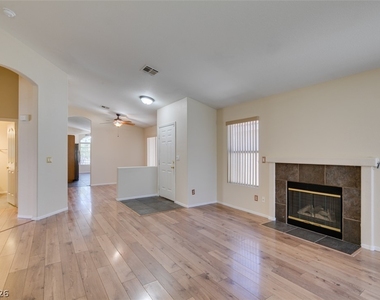8168 W Gilmore Avenue - Photo Thumbnail 7