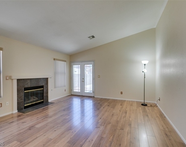 8168 W Gilmore Avenue - Photo Thumbnail 4